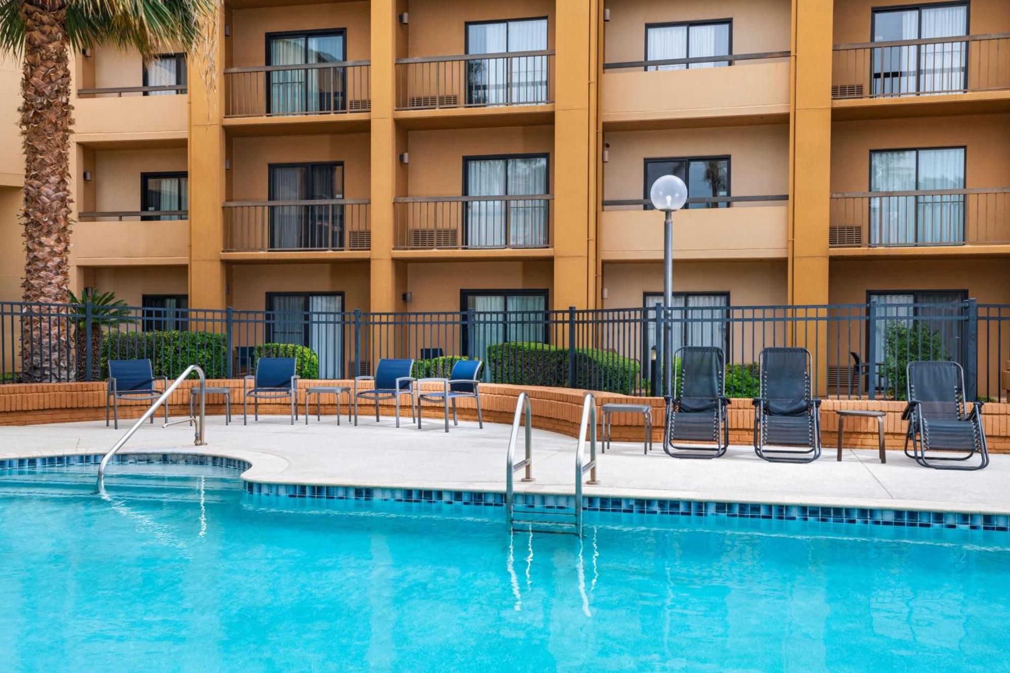 Courtyard By Marriott San Antonio Airport Hotel Eksteriør billede